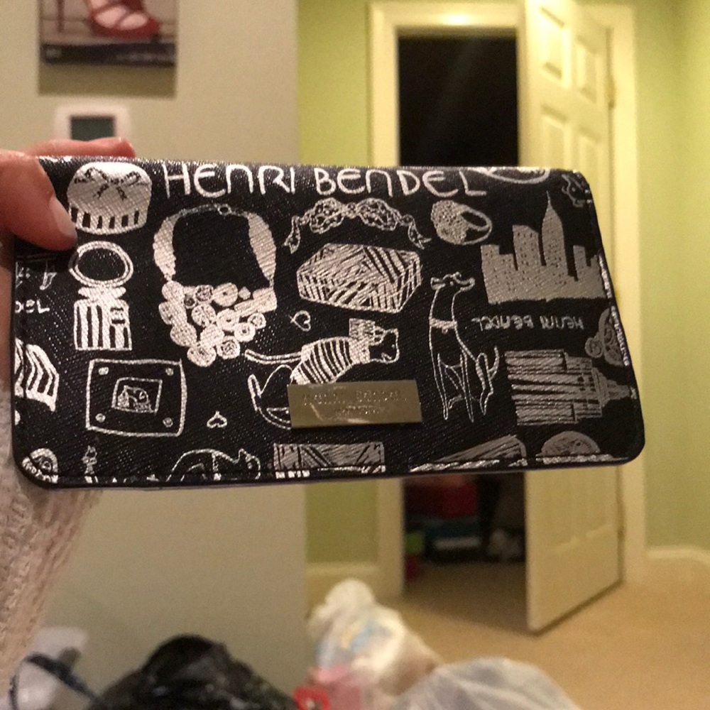 Henri bendel wallet